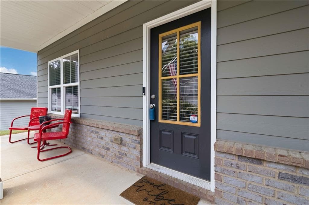 4 bedroom, 3 bathroom, 2,396 sq ft single family residence for sale at 234 Stonecreek Bend, Monroe, GA 30655 — photo 3