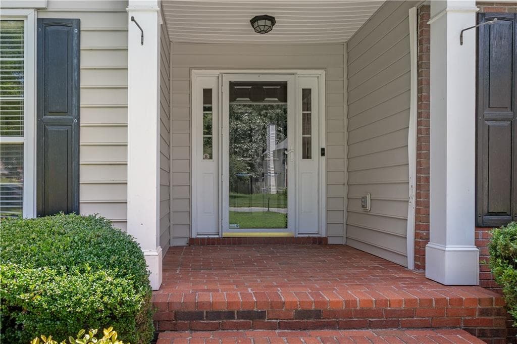 4 bedroom, 3 bathroom, 3,805 sq ft single family residence for sale at 2481 Insdale Trace, Acworth, GA 30101 — photo 3