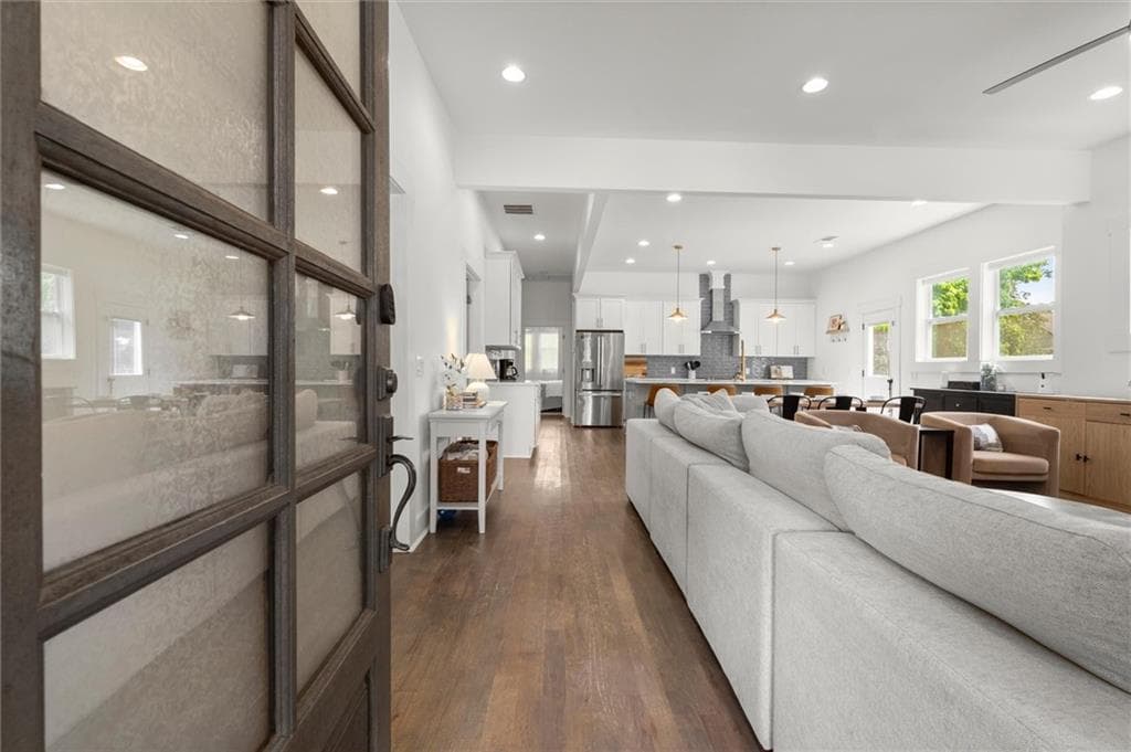 4 bedroom, 2 bathroom, 1,999 sq ft single family residence for sale at 1367 Lucile Avenue, Atlanta, GA 30310 — photo 5