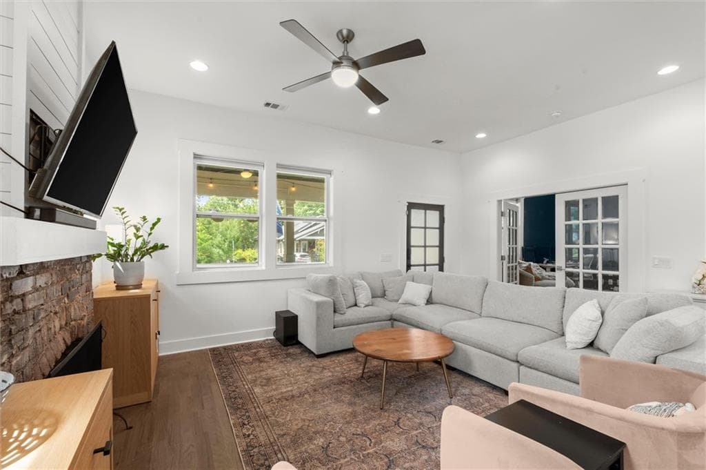 4 bedroom, 2 bathroom, 1,999 sq ft single family residence for sale at 1367 Lucile Avenue, Atlanta, GA 30310 — photo 8