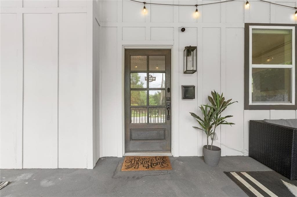 4 bedroom, 2 bathroom, 1,999 sq ft single family residence for sale at 1367 Lucile Avenue, Atlanta, GA 30310 — photo 4