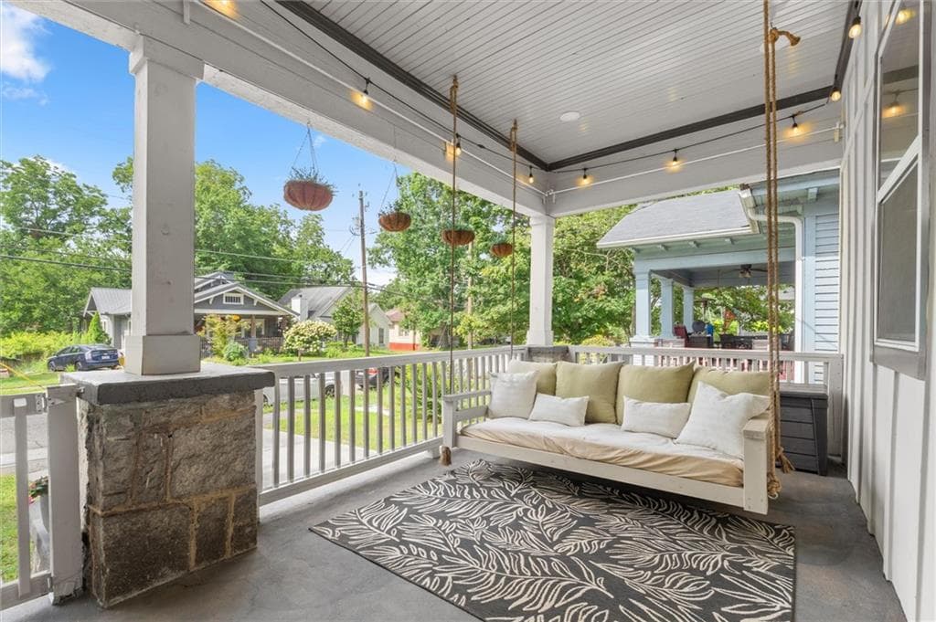4 bedroom, 2 bathroom, 1,999 sq ft single family residence for sale at 1367 Lucile Avenue, Atlanta, GA 30310 — photo 2