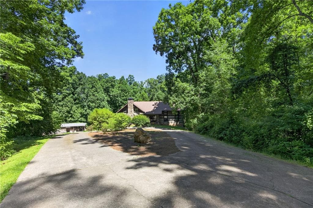3 bedroom, 3 bathroom, 2,707 sq ft single family residence for sale at 331 Rockstore Road, Dallas, GA 30132 — photo 2