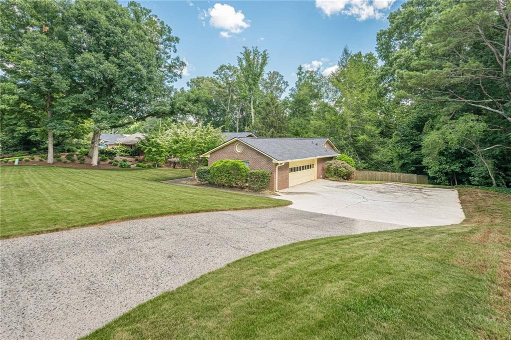 4 bedroom, 5 bathroom, 2,434 sq ft single family residence under contract at 115 Farmstead Lane, Roswell, GA 30075 — photo 2