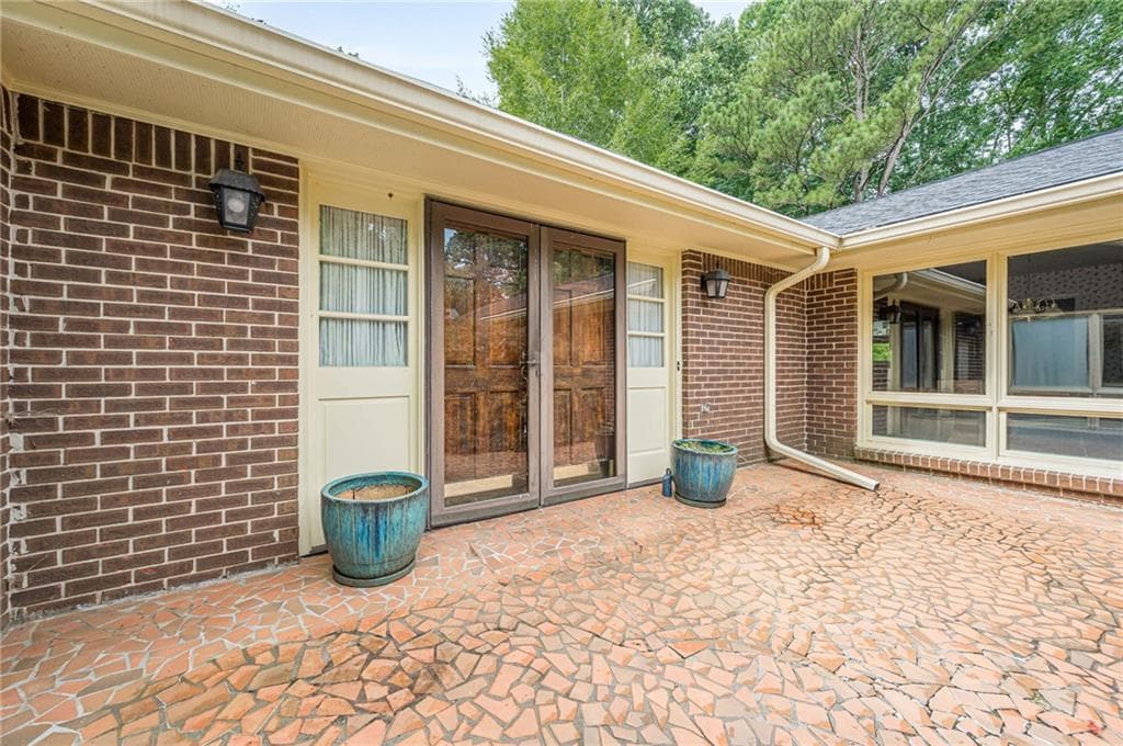 4 bedroom, 5 bathroom, 2,434 sq ft single family residence under contract at 115 Farmstead Lane, Roswell, GA 30075 — photo 4