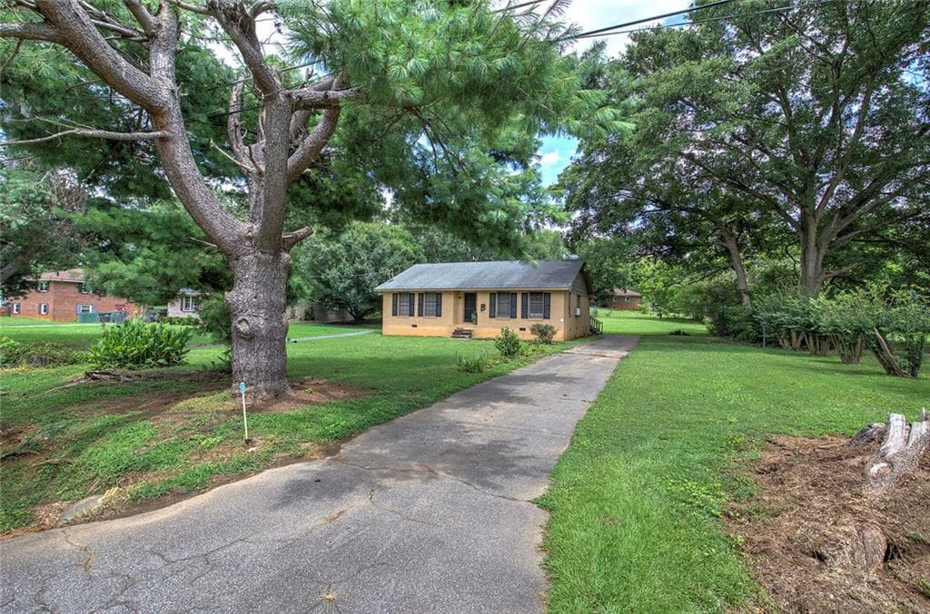 2 bedroom, 2 bathroom, 1,495 sq ft home for sale at 105 Meadow Lane, Cartersville, GA