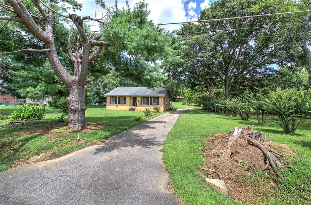 2 bedroom, 2 bathroom, 1,495 sq ft single family residence for sale at 105 Meadow Lane, Cartersville, GA 30120 — photo 2