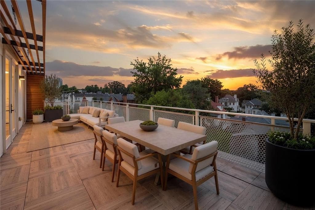 1 bedroom, 1 bathroom, 884 sq ft condominium sold at 775 Juniper Street 430, Atlanta, GA 30308