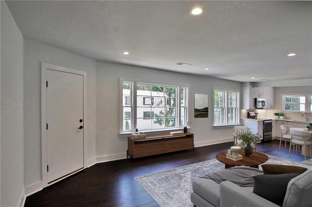 2 bedroom, 2 bathroom, 827 sq ft condominium for sale at 99 Peachtree Memorial Drive C2, Atlanta, GA 30309 — photo 6