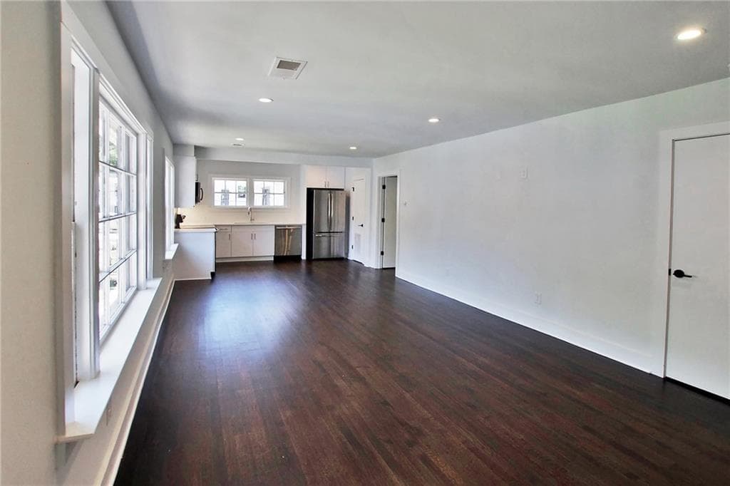 2 bedroom, 2 bathroom, 827 sq ft condominium for sale at 99 Peachtree Memorial Drive C2, Atlanta, GA 30309 — photo 9