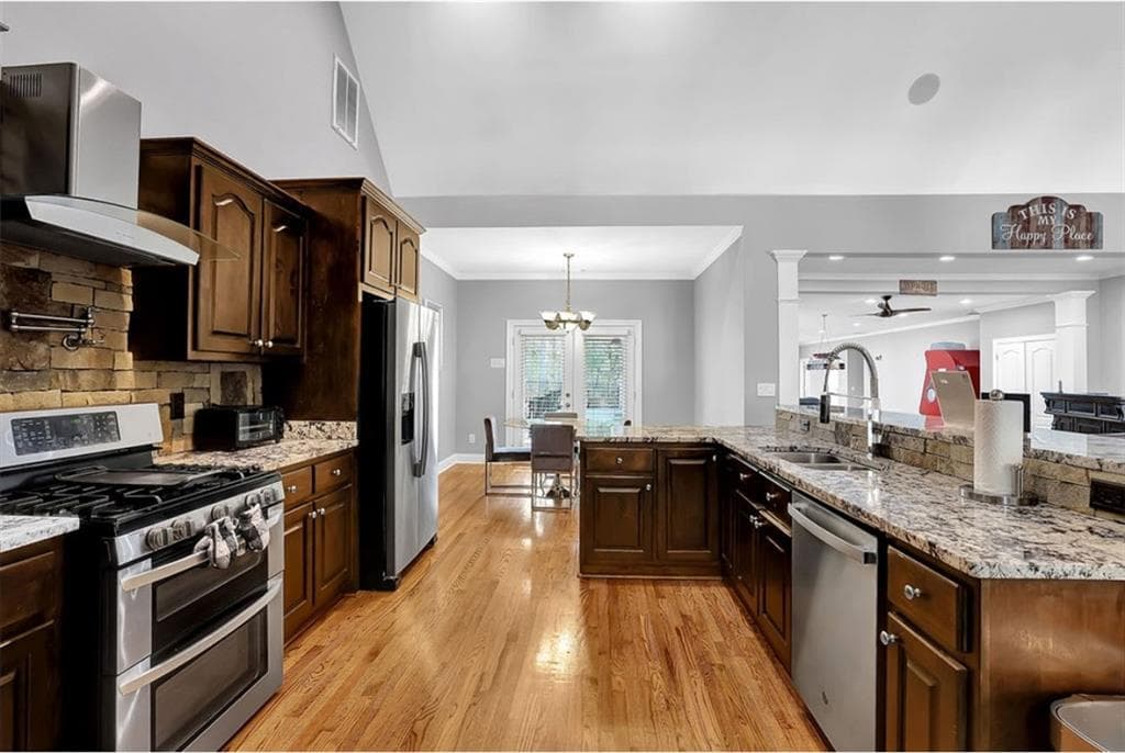 6 bedroom, 5 bathroom single family residence for rent at 110 Stanley Oaks Place, Fayetteville, GA 30214 for $6,500 a month — photo 6
