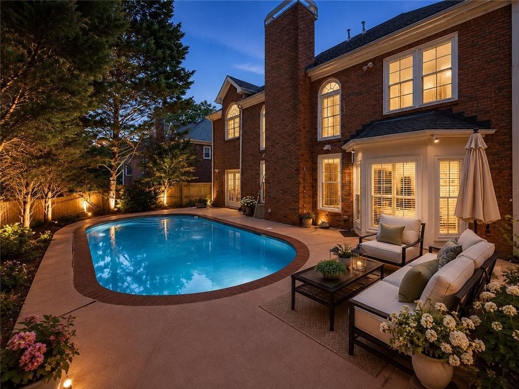 4 bedroom, 3 bathroom, 2,720 sq ft single family residence for sale at 1776 Lavista Oaks Drive, Decatur, GA 30033 — photo 2