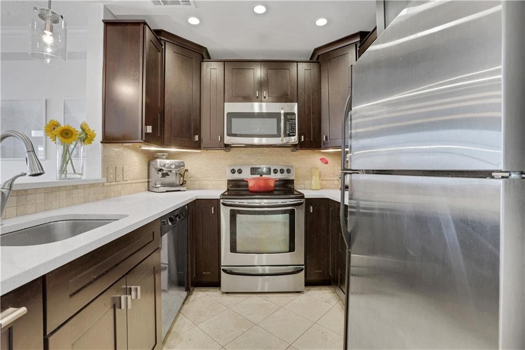 1 bedroom, 1 bathroom, 764 sq ft condominium for sale at 1101 Juniper Street 1012, Atlanta, GA 30309 — photo 2