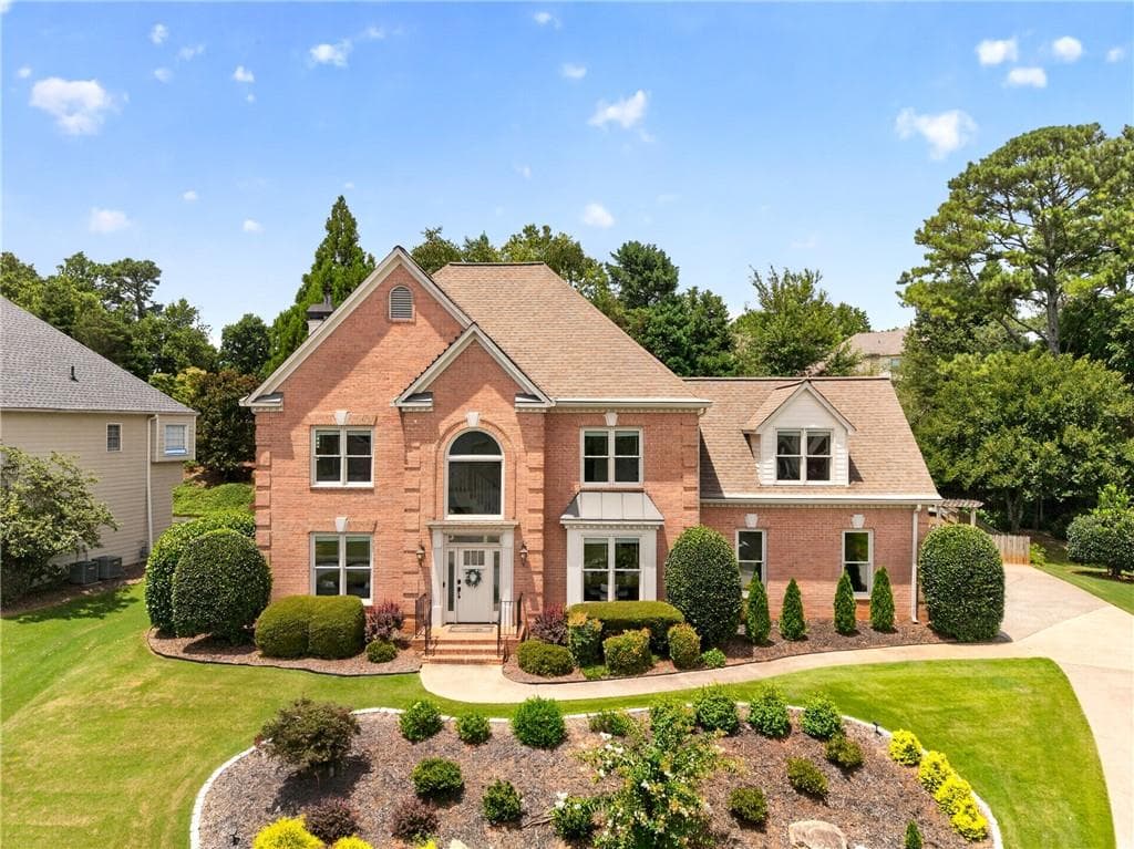 4 bedroom, 3 bathroom, 2,754 sq ft single family residence for sale at 7155 Fawn Lake Drive, Alpharetta, GA 30005 — photo 2