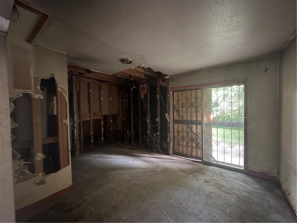 2 bedroom, 2 bathroom, 1,008 sq ft condominium under contract at 99 Peyton Place, Atlanta, GA 30311 — photo 3