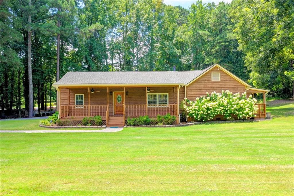 3 bedroom, 2 bathroom, 2,423 sq ft single family residence for sale at 1889 Ridgedale Drive, Snellville, GA 30078 — photo 2