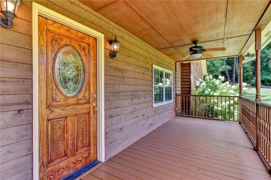 3 bedroom, 2 bathroom, 2,423 sq ft single family residence for sale at 1889 Ridgedale Drive, Snellville, GA 30078 — photo 3
