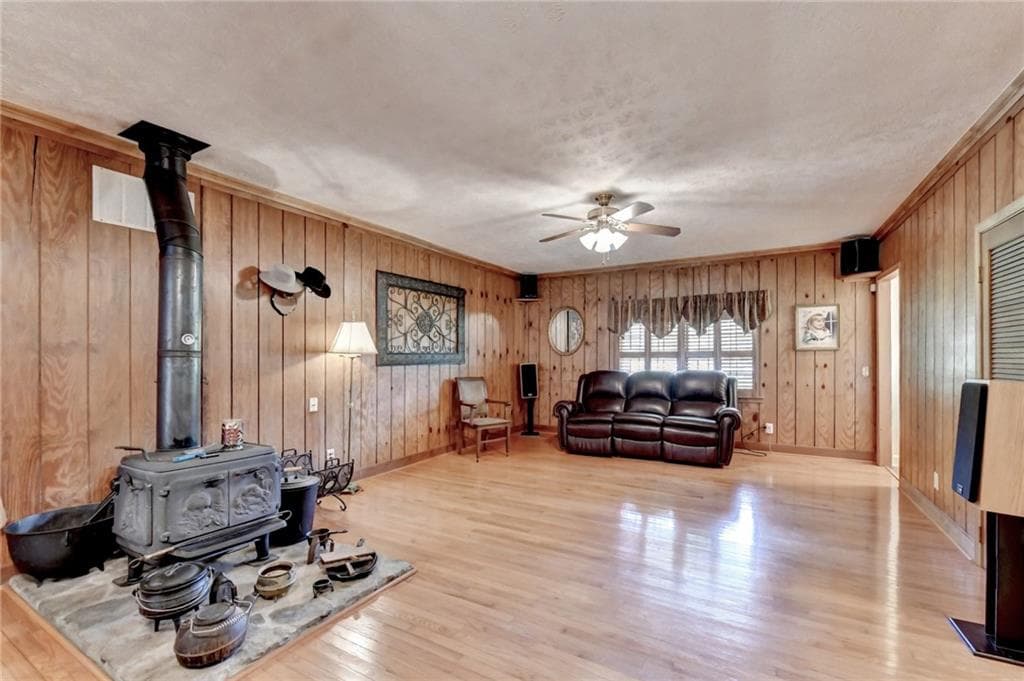 3 bedroom, 2 bathroom, 2,423 sq ft single family residence for sale at 1889 Ridgedale Drive, Snellville, GA 30078 — photo 4