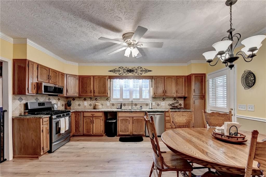 3 bedroom, 2 bathroom, 2,423 sq ft single family residence for sale at 1889 Ridgedale Drive, Snellville, GA 30078 — photo 7