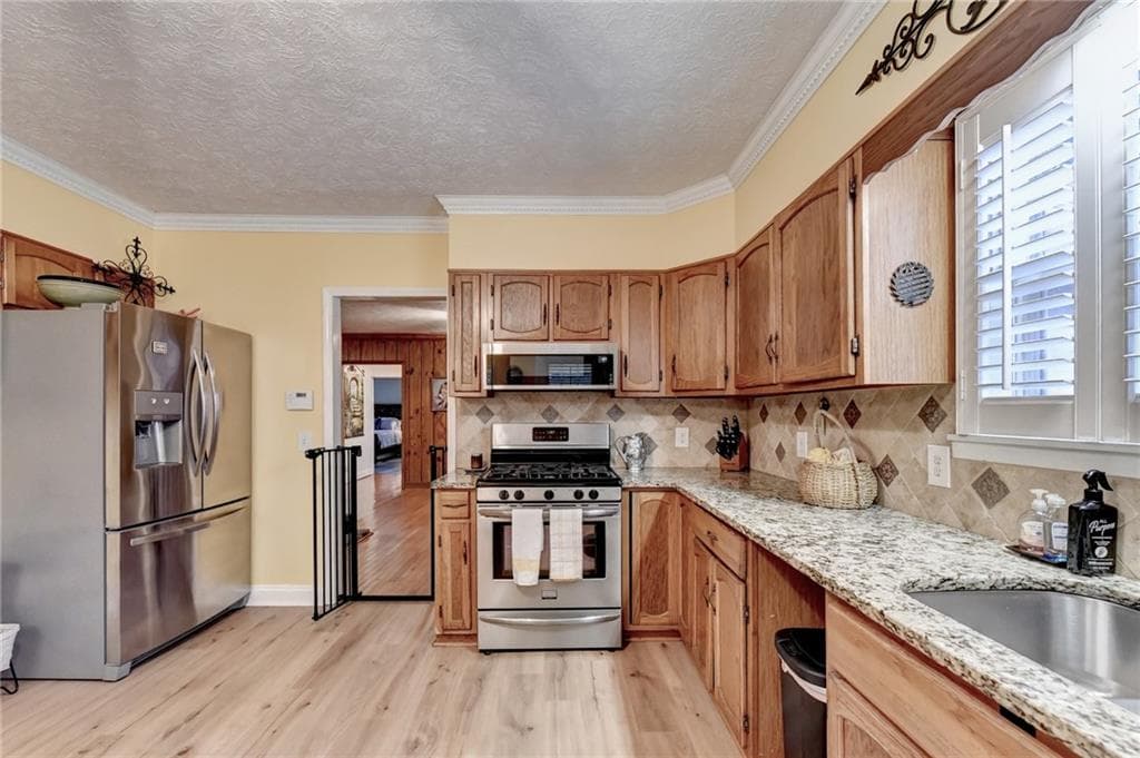 3 bedroom, 2 bathroom, 2,423 sq ft single family residence for sale at 1889 Ridgedale Drive, Snellville, GA 30078 — photo 9