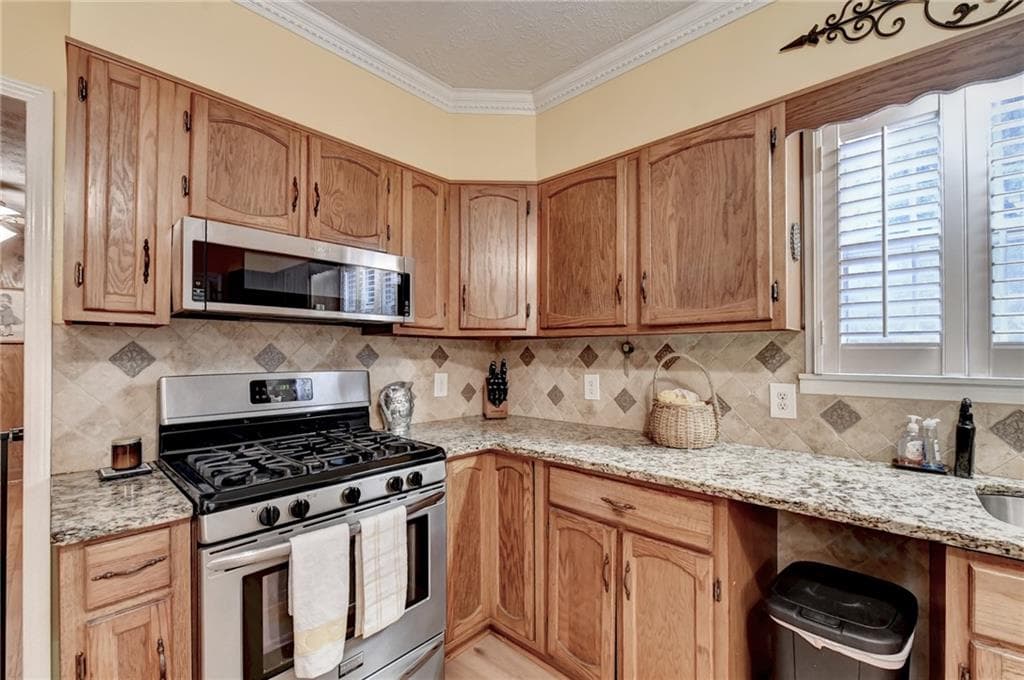 3 bedroom, 2 bathroom, 2,423 sq ft single family residence for sale at 1889 Ridgedale Drive, Snellville, GA 30078 — photo 10