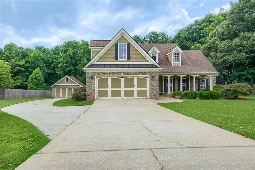 3 bedroom, 2 bathroom, 2,264 sq ft single family residence under contract at 3016 Keeneland Boulevard, Mcdonough, GA 30252