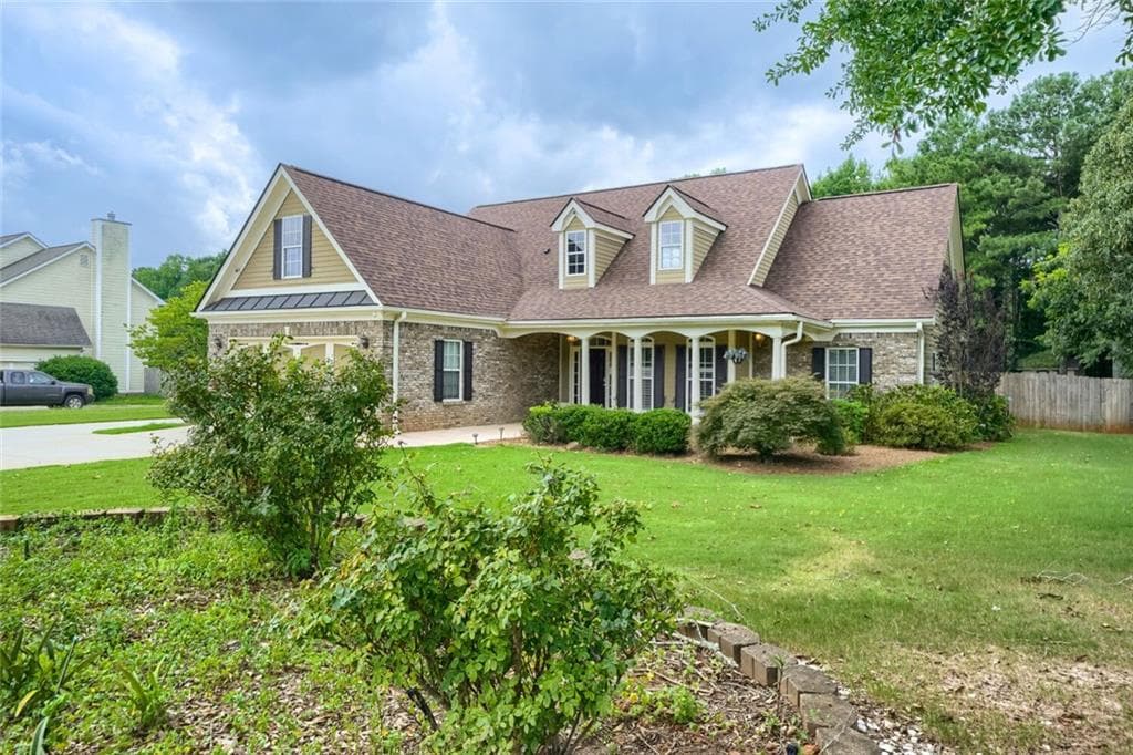 3 bedroom, 2 bathroom, 2,264 sq ft single family residence under contract at 3016 Keeneland Boulevard, Mcdonough, GA 30252 — photo 2