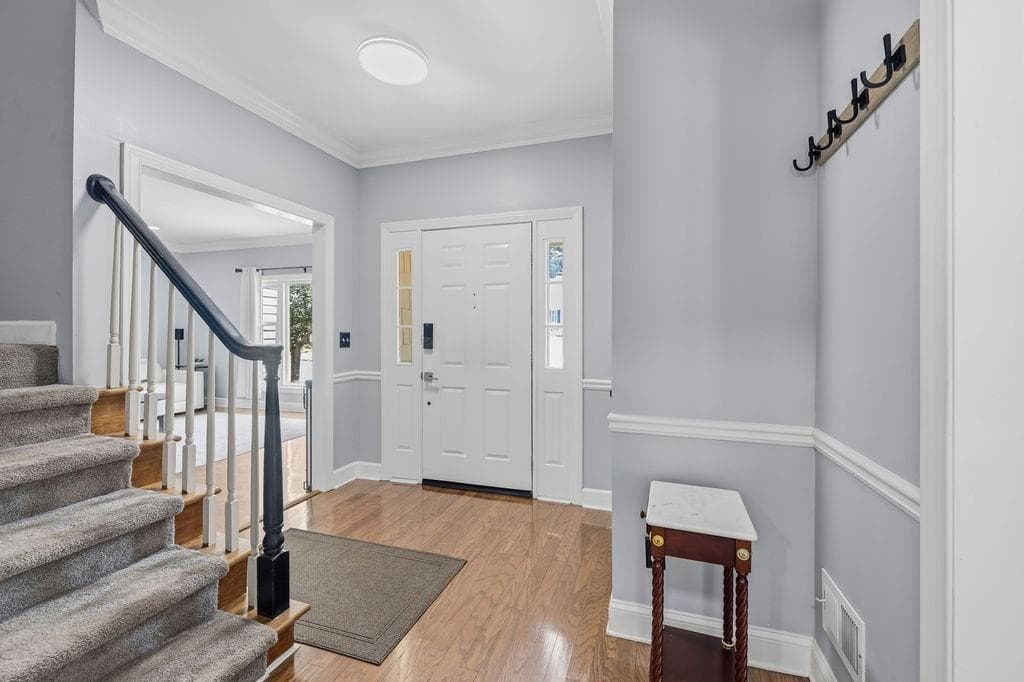 3 bedroom, 3 bathroom, 2,566 sq ft townhouse for sale at 8 Vernon Glen Court, Sandy Springs, GA 30338 — photo 4