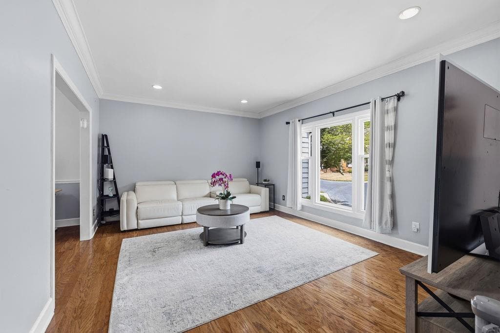 3 bedroom, 3 bathroom, 2,566 sq ft townhouse for sale at 8 Vernon Glen Court, Sandy Springs, GA 30338 — photo 5
