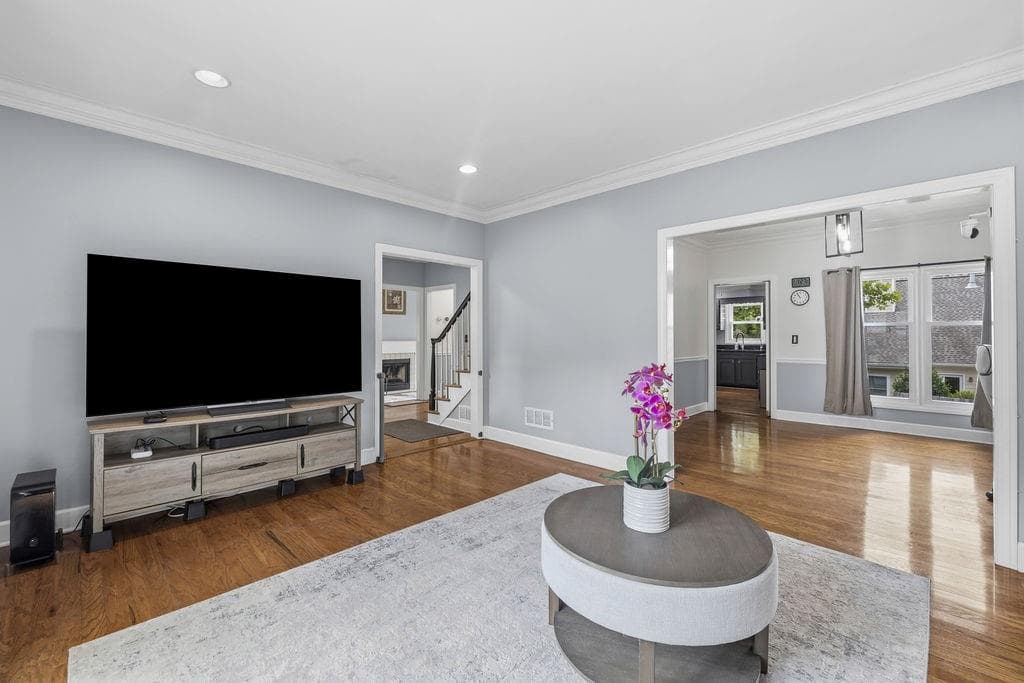 3 bedroom, 3 bathroom, 2,566 sq ft townhouse for sale at 8 Vernon Glen Court, Sandy Springs, GA 30338 — photo 6