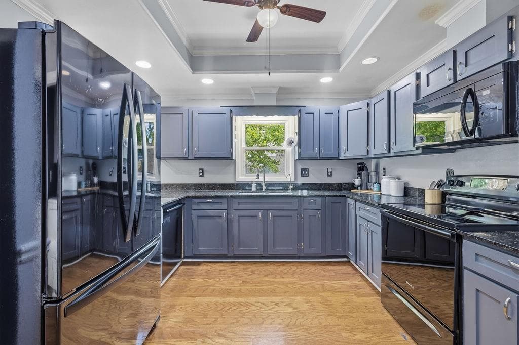 3 bedroom, 3 bathroom, 2,566 sq ft townhouse for sale at 8 Vernon Glen Court, Sandy Springs, GA 30338 — photo 8