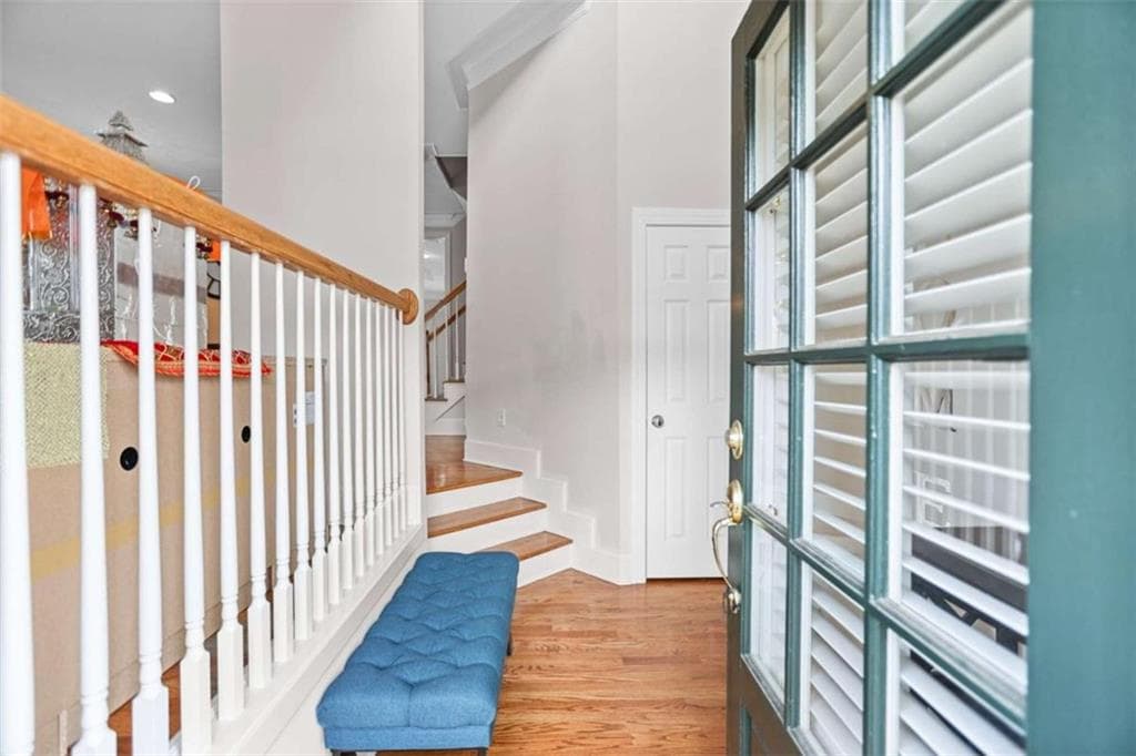 5 bedroom, 4 bathroom, 3,224 sq ft townhouse for sale at 4712 Ivy Ridge Drive, Atlanta, GA 30339 — photo 4
