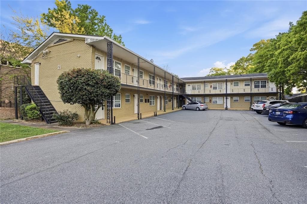 1 bathroom, 556 sq ft apartment for rent at 21 Delmont Drive NE 5, Atlanta, GA 30305 for $1,200 a month — photo 2