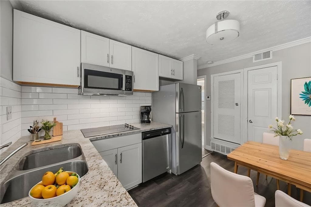 1 bathroom, 556 sq ft apartment for rent at 21 Delmont Drive NE 5, Atlanta, GA 30305 for $1,200 a month — photo 9