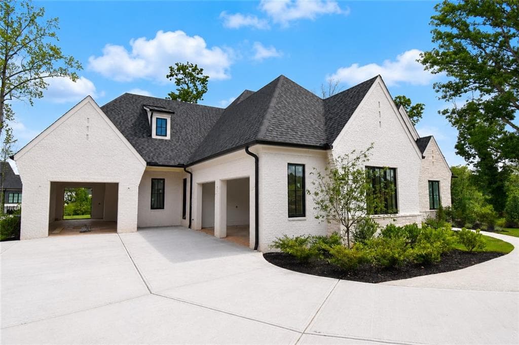 5 bedroom, 8 bathroom, 7,161 sq ft single family residence for sale at 5071 Kings Close, Alpharetta, GA 30004 — photo 2