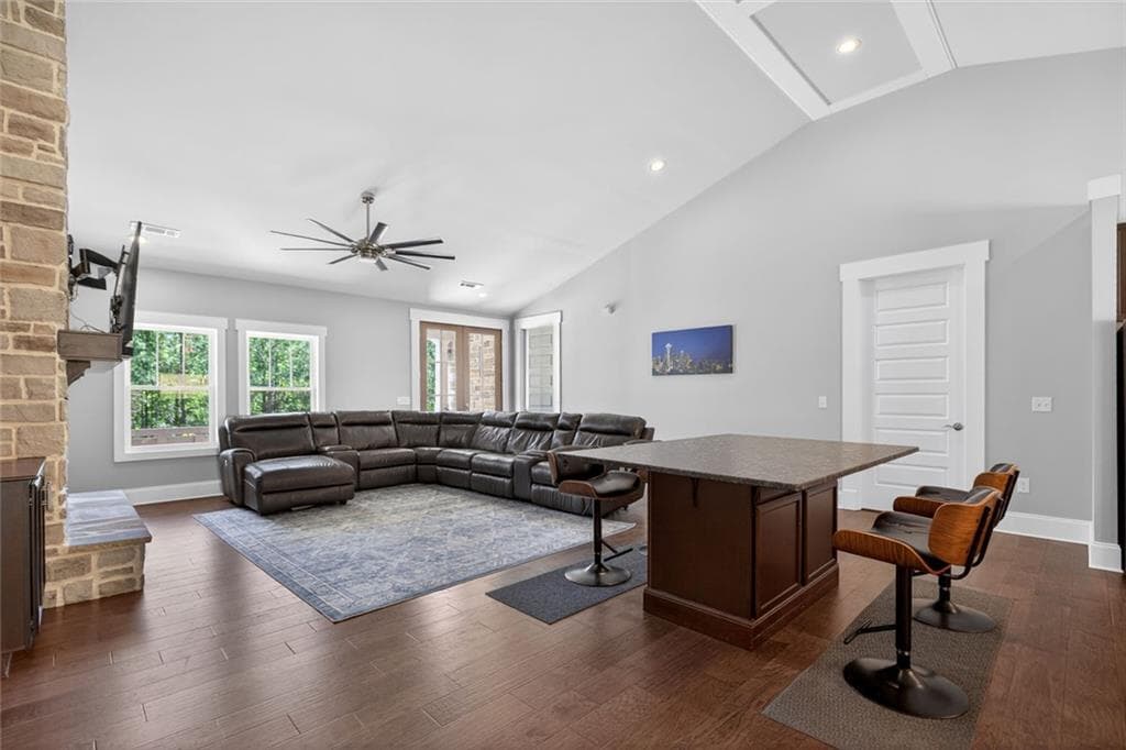 4 bedroom, 4 bathroom, 4,234 sq ft single family residence under contract at 173 W Lake Boulevard, Carrollton, GA 30116 — photo 8