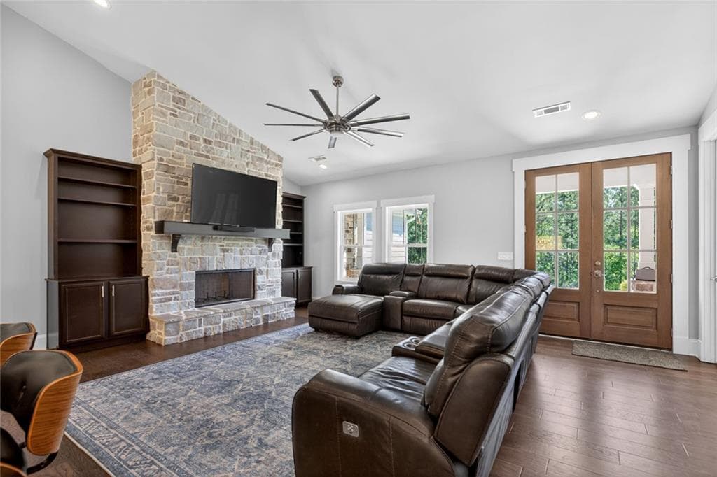 4 bedroom, 4 bathroom, 4,234 sq ft single family residence under contract at 173 W Lake Boulevard, Carrollton, GA 30116 — photo 9