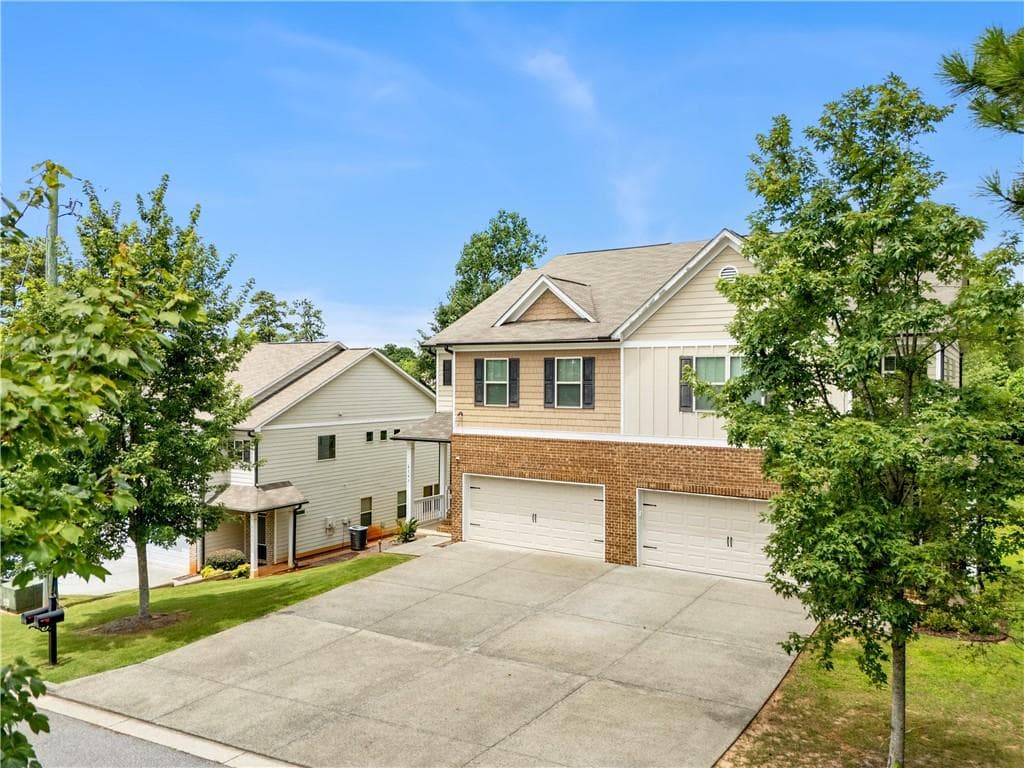3 bedroom, 4 bathroom, 2,795 sq ft townhouse for sale at 4747 Highland Avenue, Sugar Hill, GA 30518 — photo 2