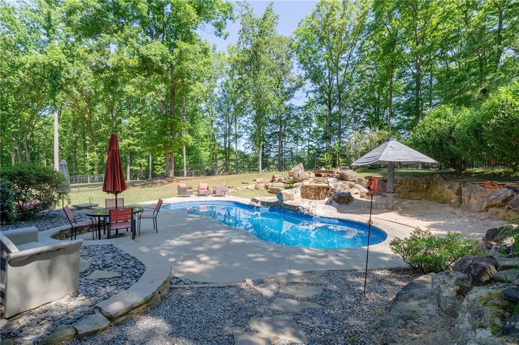 3 bedroom, 3 bathroom, 1,987 sq ft single family residence under contract at 95 Tyler Woods Drive, Sharpsburg, GA 30277 — photo 3