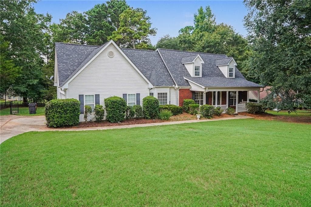 3 bedroom, 3 bathroom, 2,990 sq ft single family residence for sale at 306 Park Chase Court, Griffin, GA 30224 — photo 2