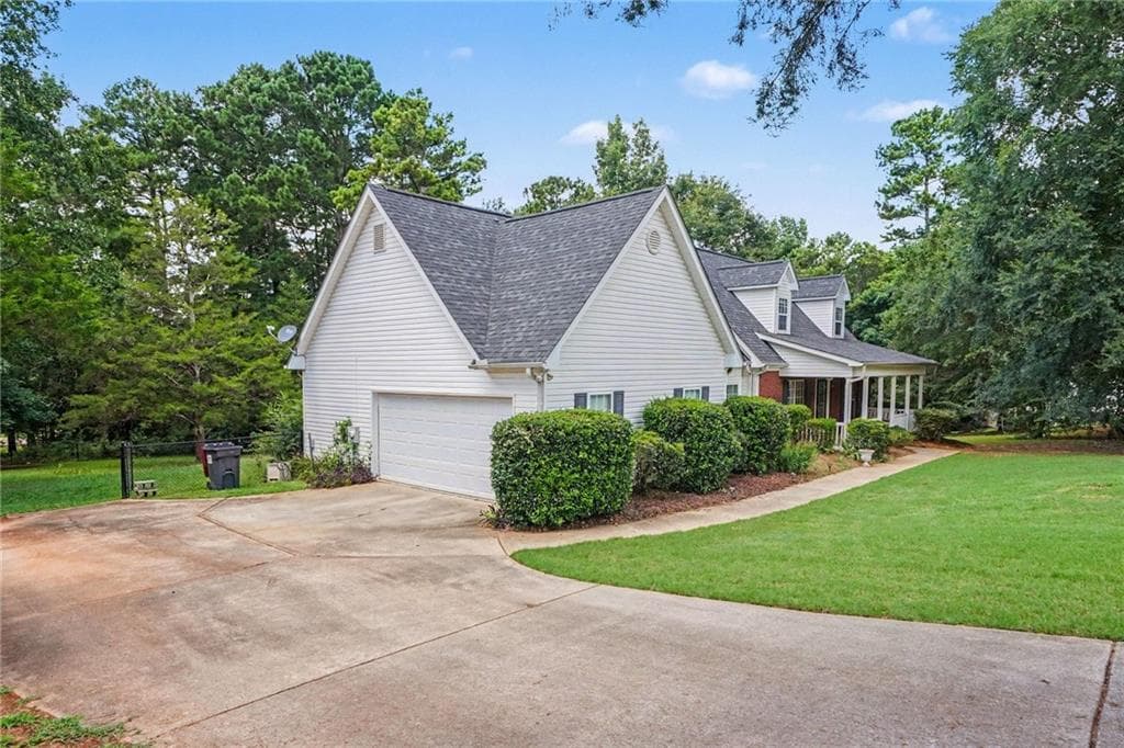 3 bedroom, 3 bathroom, 2,990 sq ft single family residence for sale at 306 Park Chase Court, Griffin, GA 30224 — photo 3