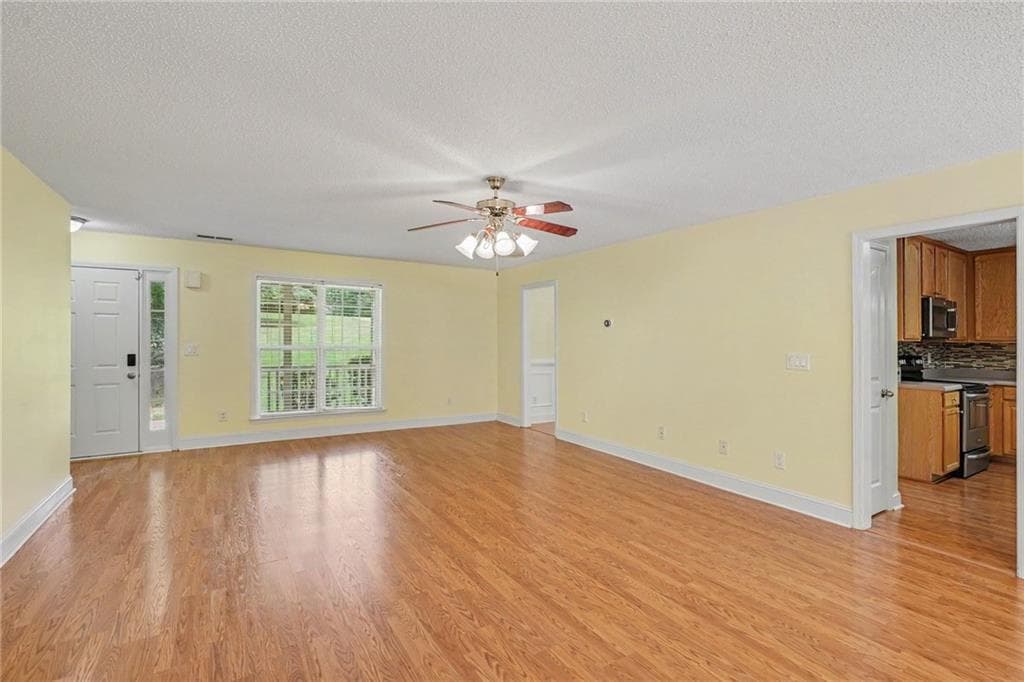 3 bedroom, 3 bathroom, 2,990 sq ft single family residence for sale at 306 Park Chase Court, Griffin, GA 30224 — photo 5