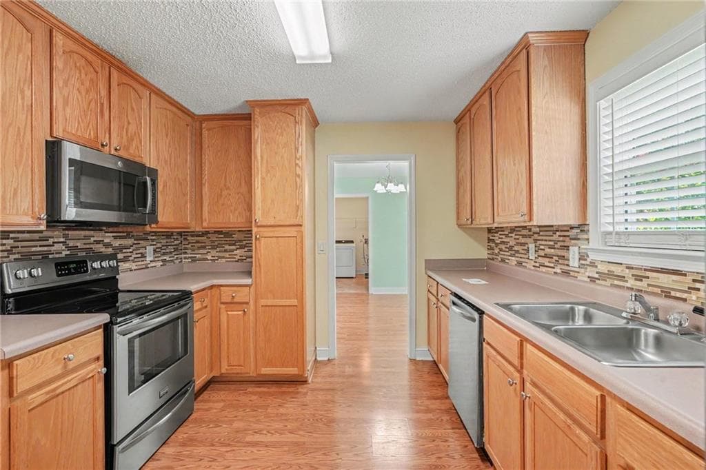 3 bedroom, 3 bathroom, 2,990 sq ft single family residence for sale at 306 Park Chase Court, Griffin, GA 30224 — photo 9