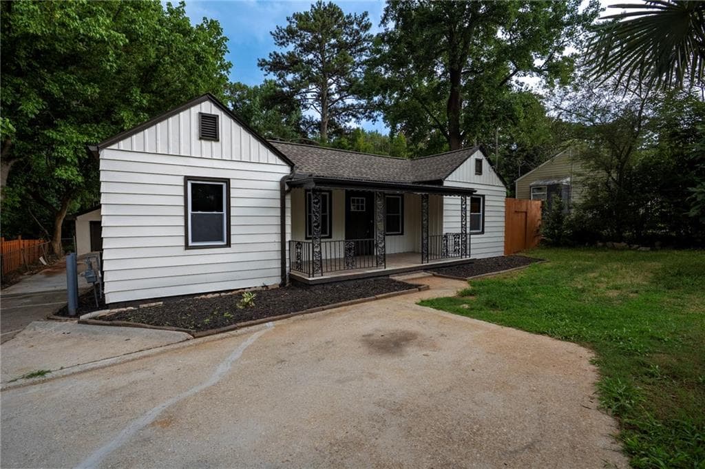 3 bedroom, 2 bathroom, 1,348 sq ft single family residence for sale at 4499 Lawrenceville Highway, Tucker, GA 30084 — photo 2