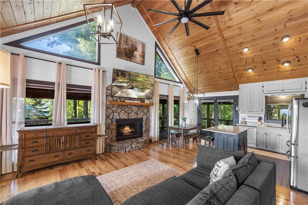 5 bedroom, 3 bathroom, 2,268 sq ft single family residence under contract at 832 Scenic Mountain View Road, Blue Ridge, GA 30513 — photo 7