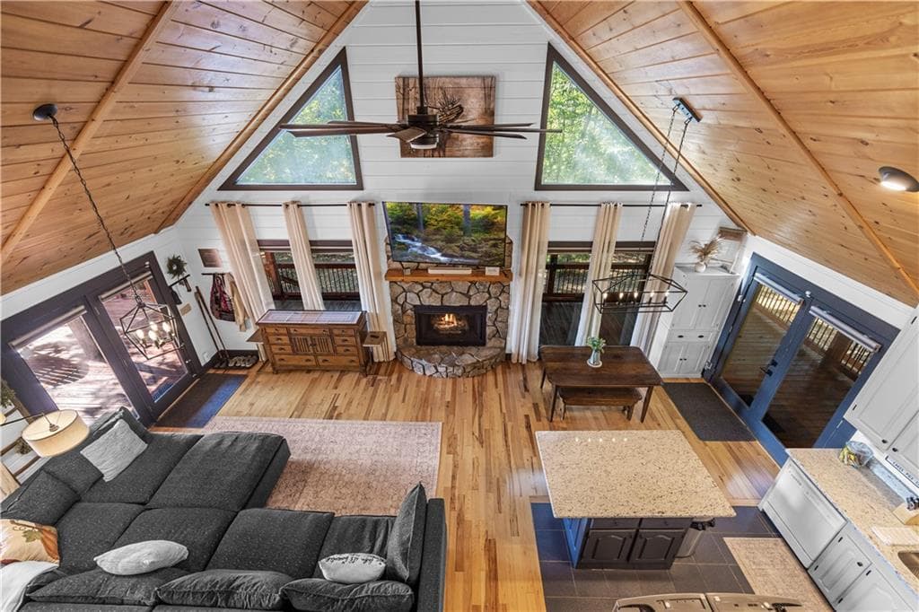 5 bedroom, 3 bathroom, 2,268 sq ft single family residence under contract at 832 Scenic Mountain View Road, Blue Ridge, GA 30513 — photo 8