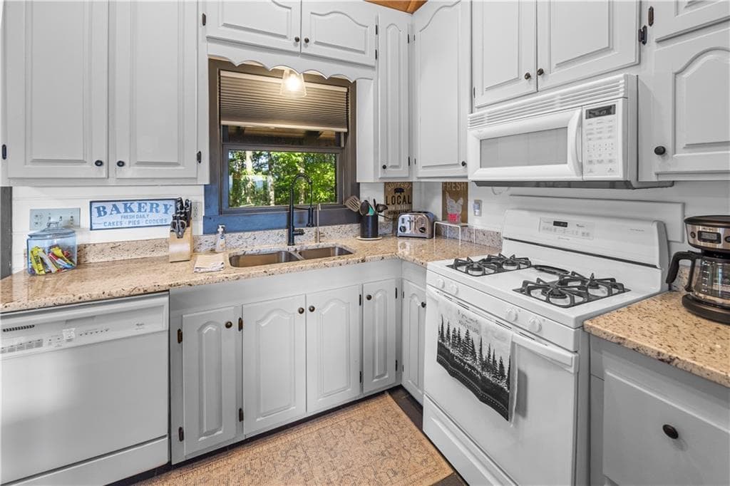 5 bedroom, 3 bathroom, 2,268 sq ft single family residence under contract at 832 Scenic Mountain View Road, Blue Ridge, GA 30513 — photo 10