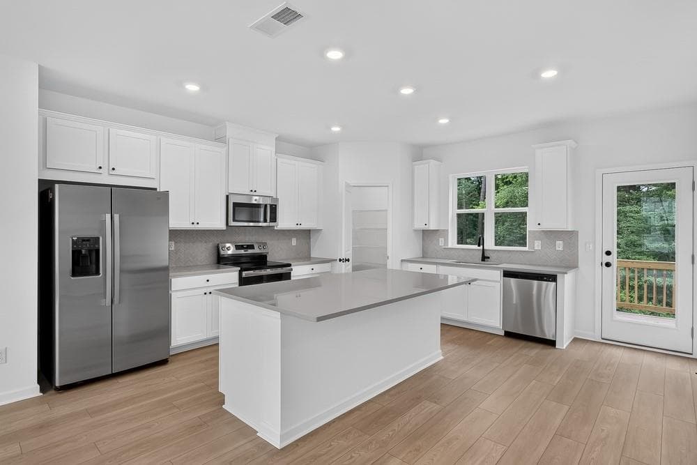3 bedroom, 4 bathroom, 1,967 sq ft townhouse for sale at 5822 Schelton Place, Mableton, GA 30126 — photo 2