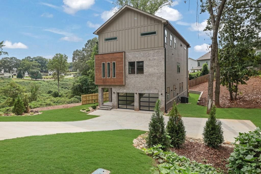 5 bedroom, 5 bathroom, 4,229 sq ft single family residence for sale at 120 N Gwinnett Street, Buford, GA 30518