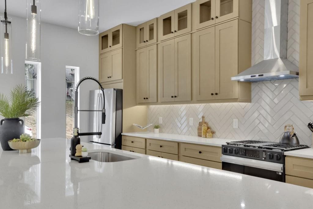 5 bedroom, 5 bathroom, 4,229 sq ft single family residence for sale at 120 N Gwinnett Street, Buford, GA 30518 — photo 4